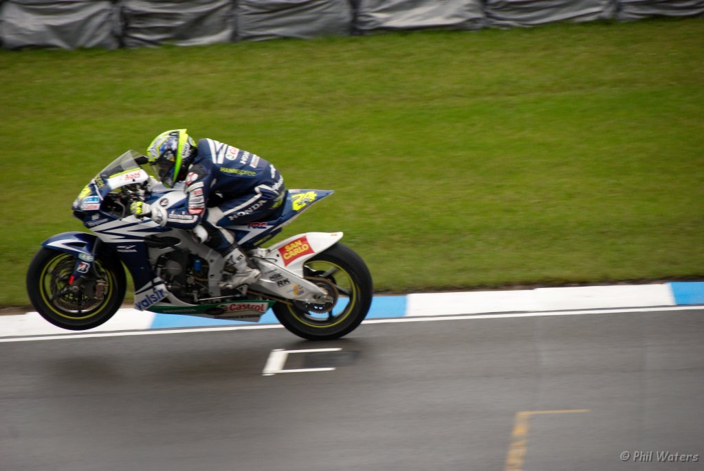 MotoGP_Donnington_24-6-07 158.jpg - Elias - almost lap after lap!